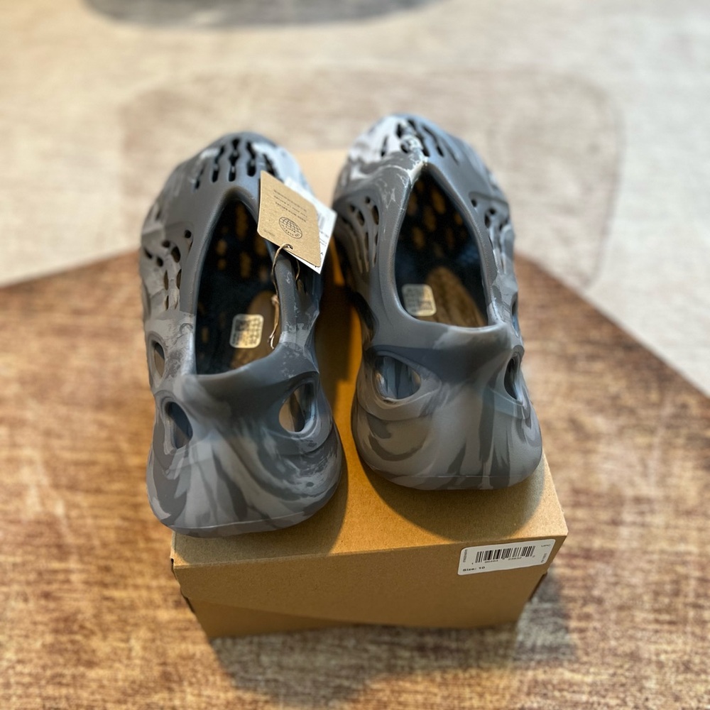 YZY FOAM RNR - Picture 11 of 11